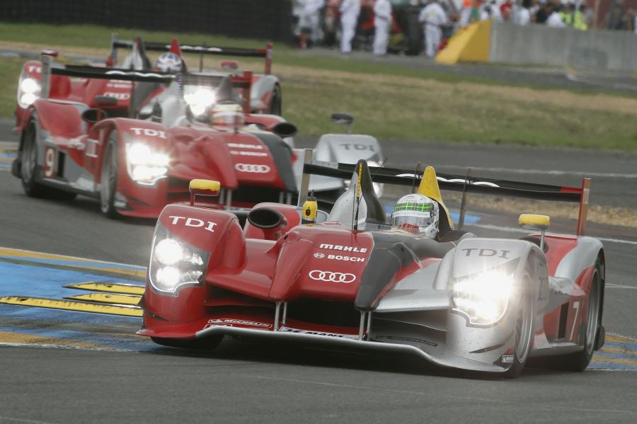  Audi R15 TDI Plus 2010 года  (фото 2 из 40)